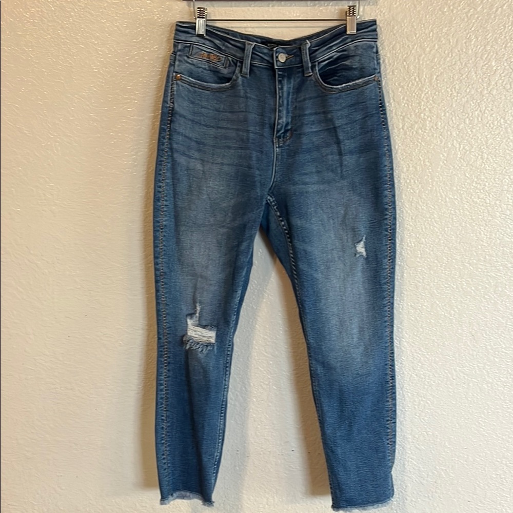 Judy Blue Ankle Cropped Blue Jeans with Distressed Details Boyfriend fit 7/28